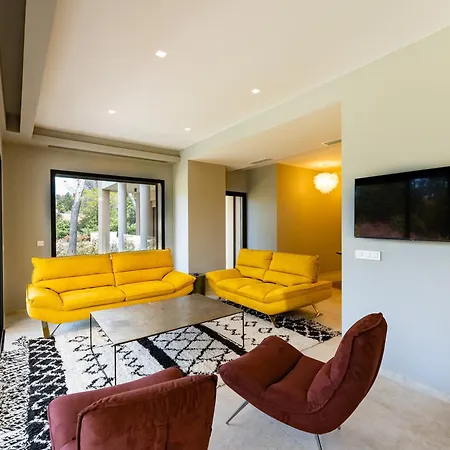 - 4 - St Raph Apartment *